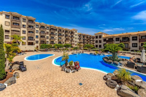 Apartment in front of the ocean, espectacular view, pool and WiFi